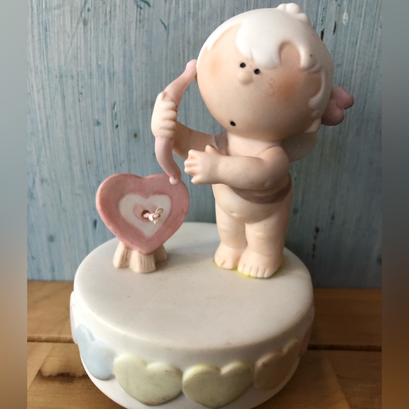 Cute Cupid music box with his little bow & arrow and a ♥️ on his little behind - Picture 8 of 9